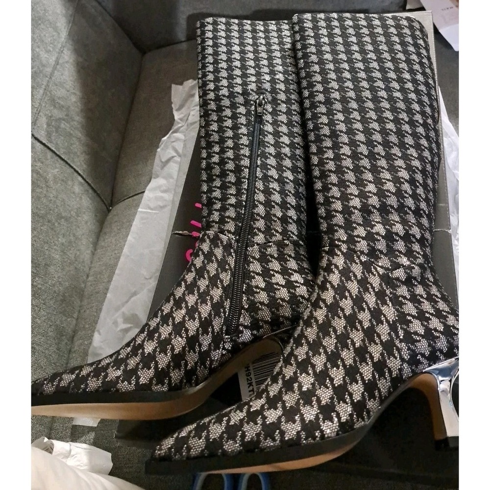 NIB Betsey Johnson Women's Pamella Dress Boots W/Kitten Heel Size 5 Blk‎ Silver